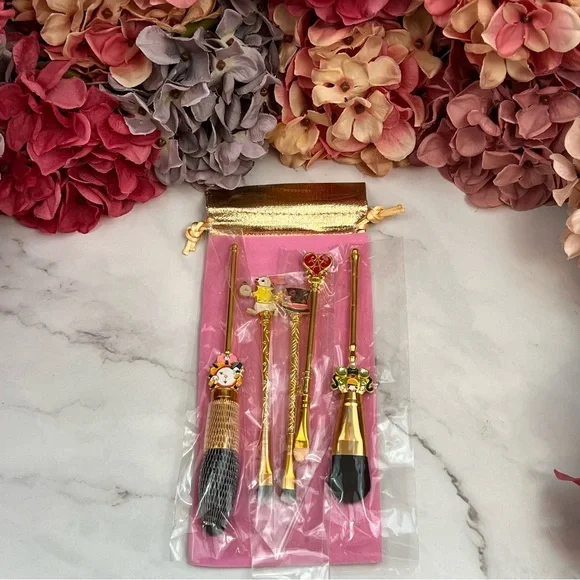 Alice in Wonderland Gold 5 Piece Makeup Brush Set - Picture 13 of 17